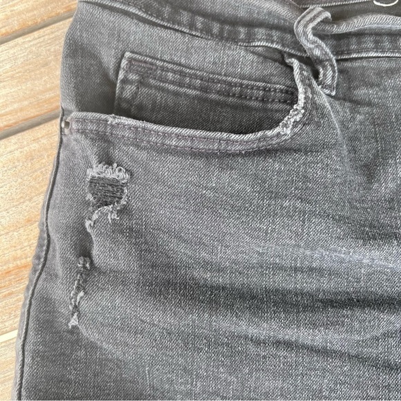 Old Navy Distressed Boyfriend Shorts Plus Size 14 Washed Black Stretch Raw Hem - Picture 3 of 7